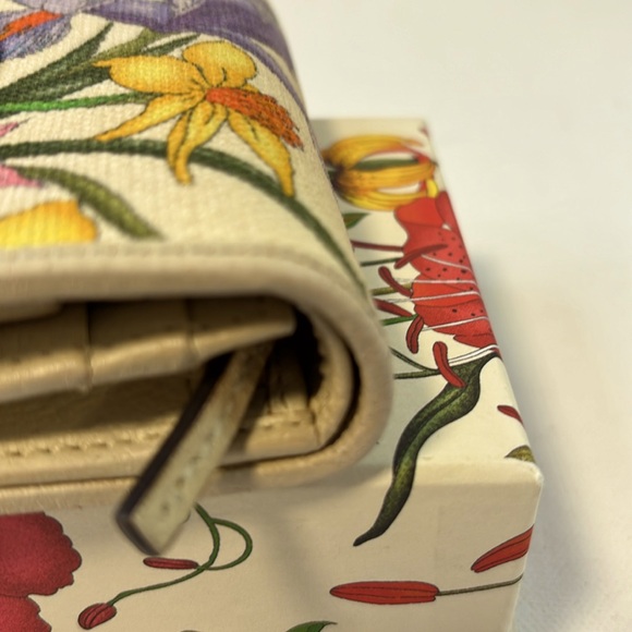 Gucci Floral Wallet Limited Edition! - Picture 11 of 14